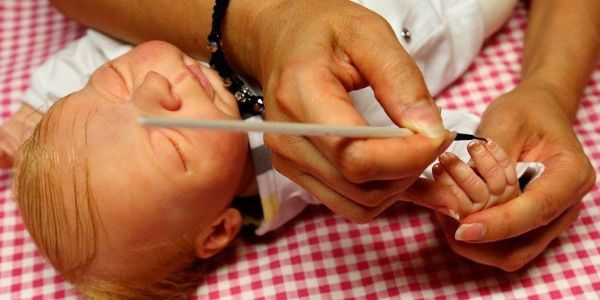 Como são feitos os 'bebês reborn'? Bonecos realistas fazem sucesso na  internet