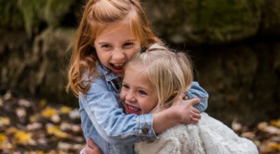 Conheça mulheres que cuidam de bebê reborn como filho