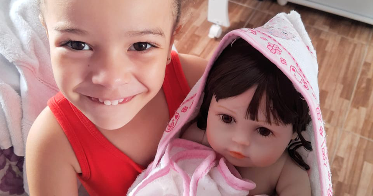 Boneca Bebê Reborn Realista Laura Unidoll Pode Tomar Banho